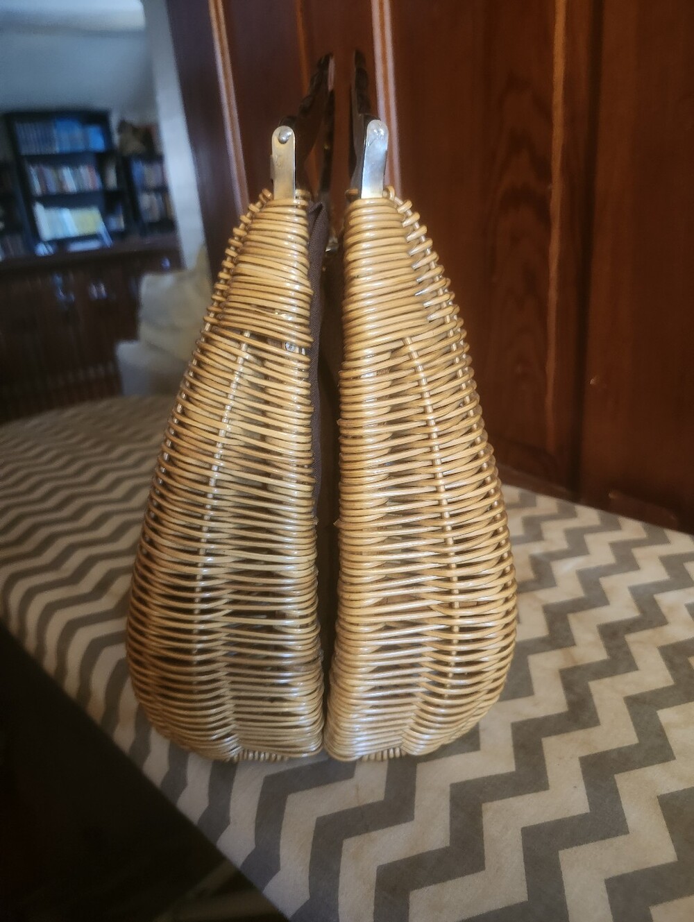 Vintage Raffia Handbag With Double Lucite Handles - Picture 7 of 10